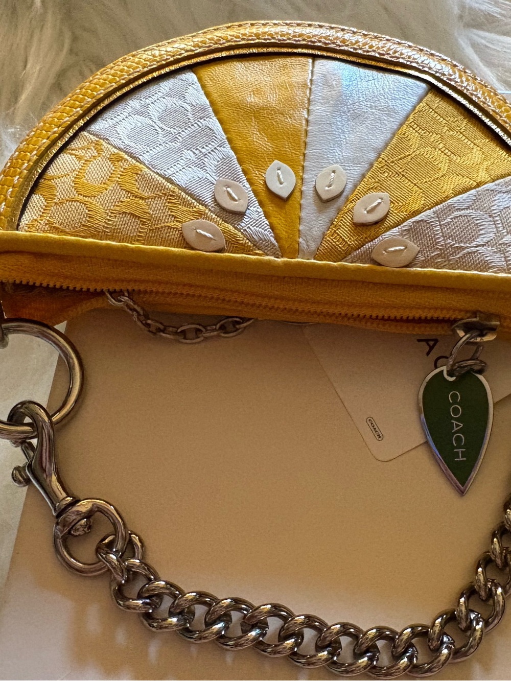 NWT Y2K 2006 VINTAGE COACH YELLOW & CREAM LEMON FRUIT WRISTLET COIN CLUTCH - Picture 4 of 9